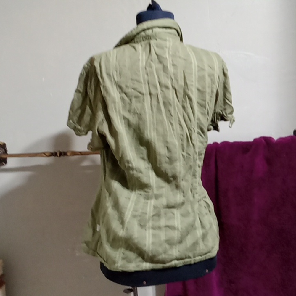 "🩷" Button down short sleeve - Picture 3 of 3